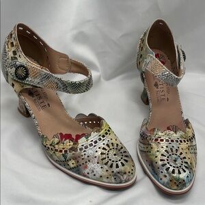 NWOT Spring Step L'Artiste Leather Luxe Floral Beige Salsa Heels
